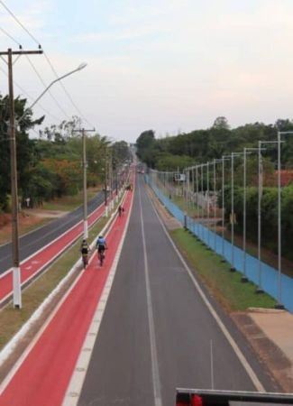 ciclofaixa e pista de caminhada 