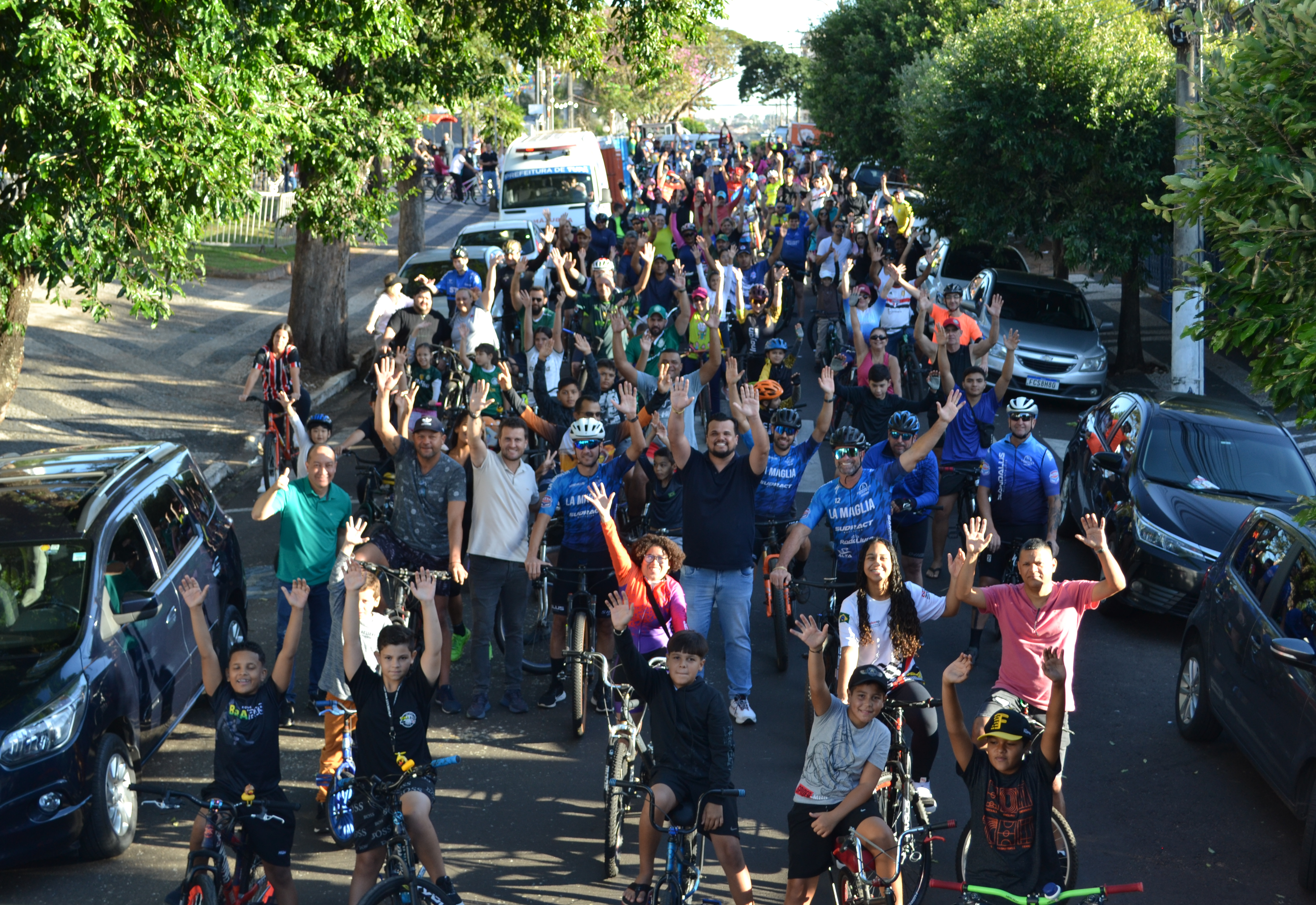 Passeio ciclístico mobiliza dezenas de participantes